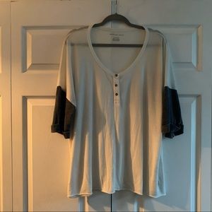 Relaxed and loose Henley tee